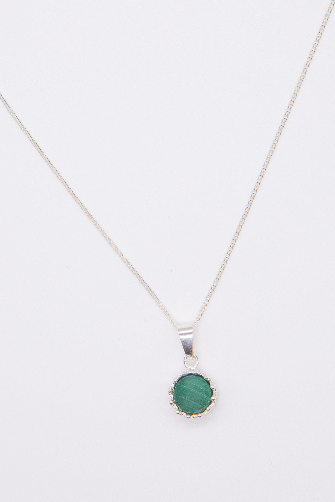 Handgefertigte Halskette aus 925 Silber mit Edelstein-Anhänger
